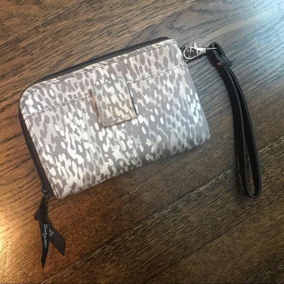 thirty-one Handbags - FINAL PRICE Thirty One Wristlet Wallet